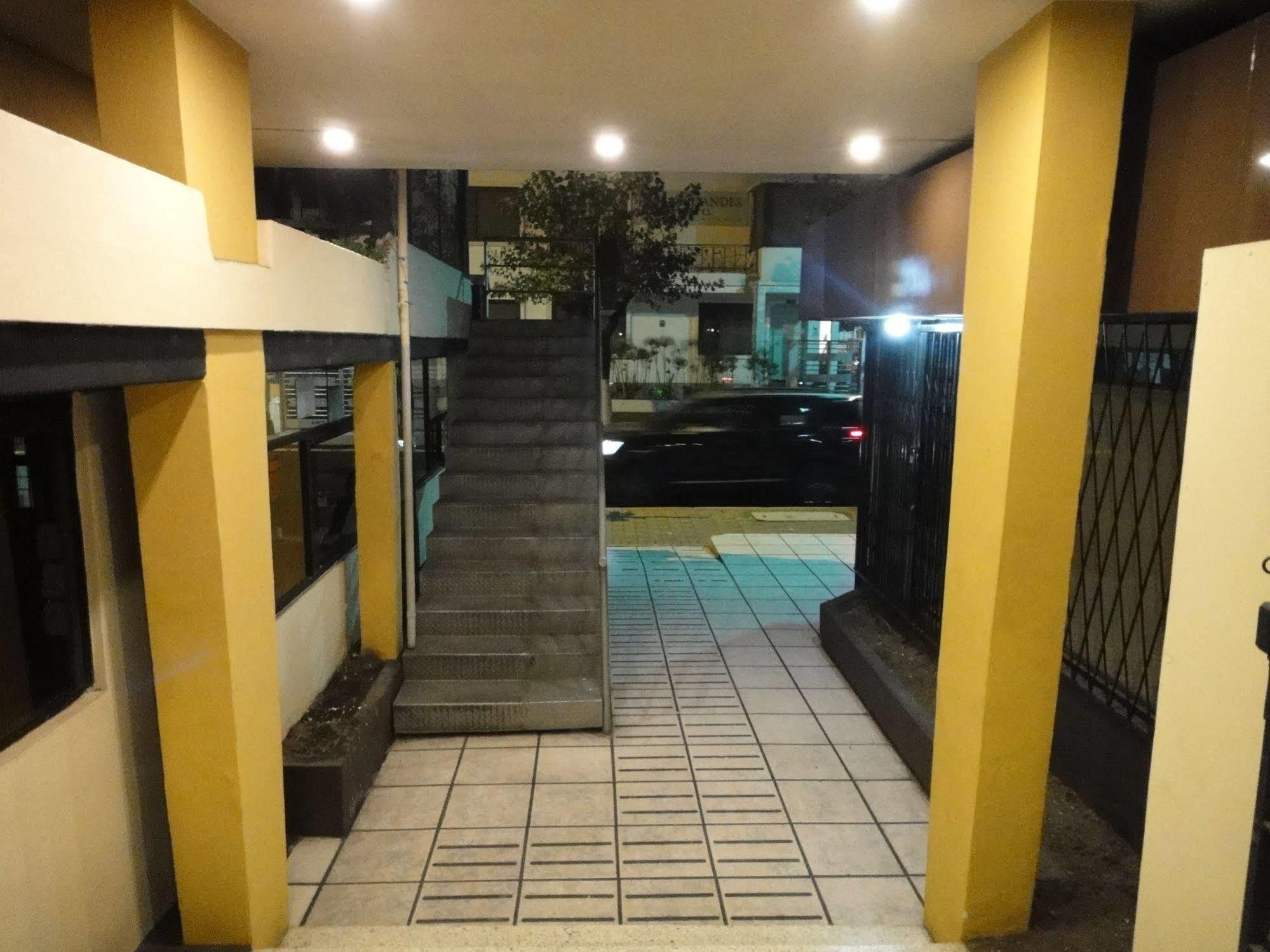 Alston Inn Hotel Quito Exterior photo